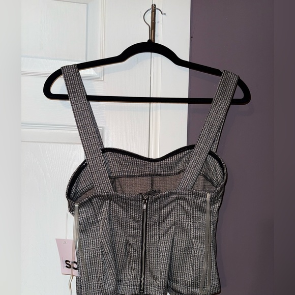 SO Black and White Patterned Crop Top - Picture 2 of 2